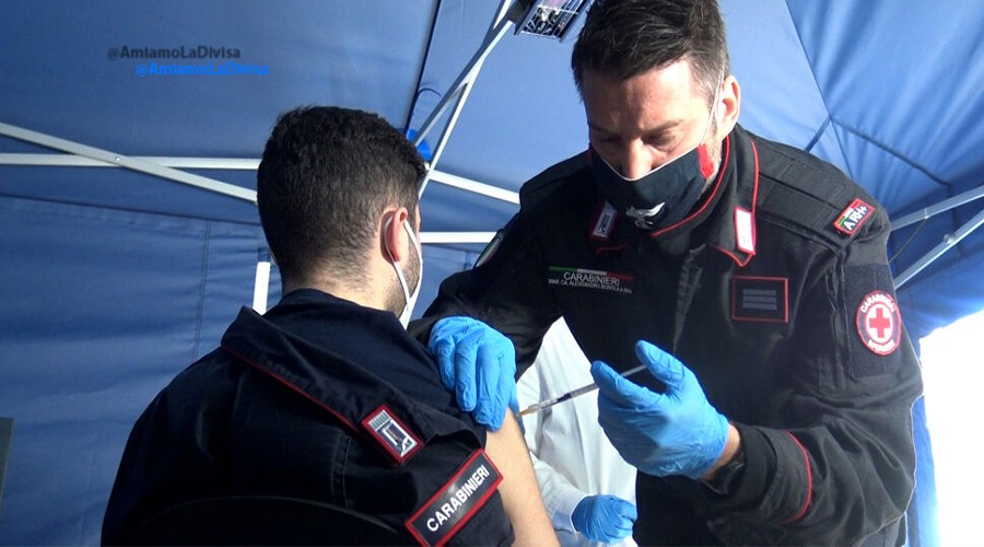 Trombosi a seguito del vaccino: carabiniere avvia azione legale contro AstraZeneca