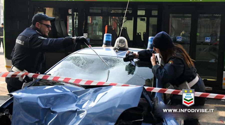 Milano; incidente in piazzale Maciachini, si ribalta volante della Polizia