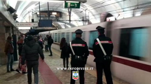 Tre minorenni circondano e derubano una donna: bloccate da un carabiniere libero dal servizio