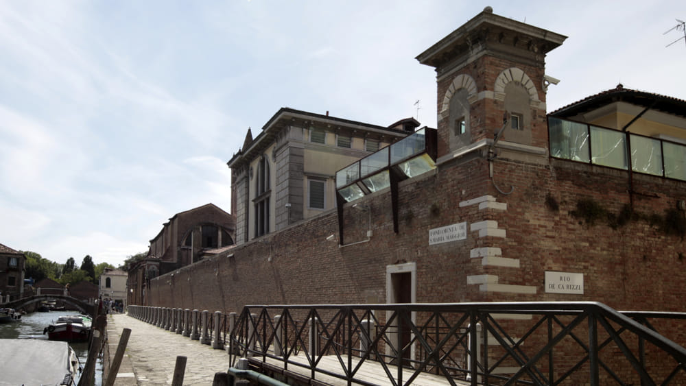 Carcere di Venezia: detenuti abbattono sbarre della cella e allagano la sezione detentiva; agente ferito
