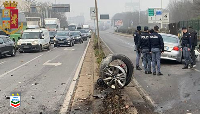 Scappano all’alt della Polizia e si schiantano: 3 arresti a Milano, uno in fuga