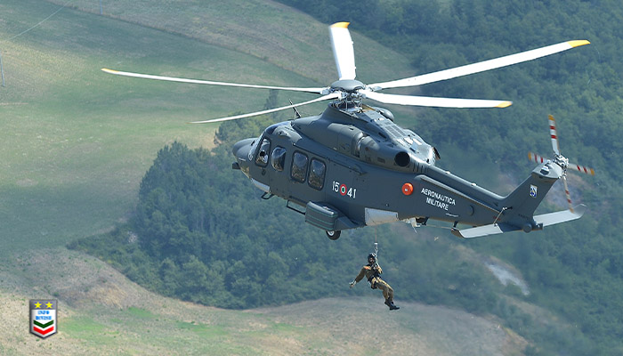 Un elicottero del 15esimo Stormo dell’Aeronautica Militare di Cervia per salvare due escursionisti sull’appennino