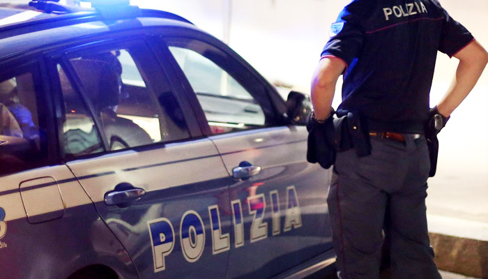 Non si ferma al posto di blocco e investe un poliziotto: arrestato 29enne e disposta la sospensione della pena