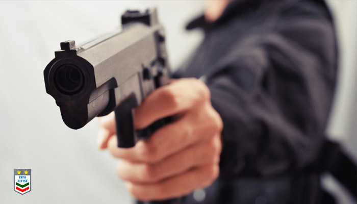 Sfilò la pistola puntandola al petto di due poliziotti: chiesta la perizia psichiatrica per il 27enne nigeriano
