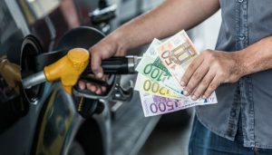 prezzo-carburante-stangata