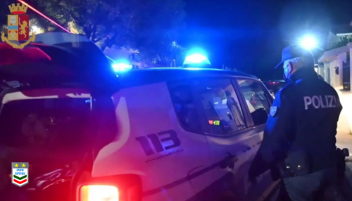 Tragedia sfiorata a Catanzaro: auto della Polizia si ribalta durante un inseguimento: feriti due agenti