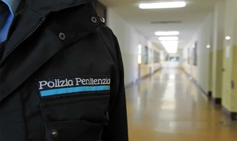 Carcere di Torino, poliziotte aggredite in carcere da una detenuta con uno specchio rotto