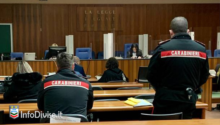 Carabiniere sanzionato: «era in caserma con una giovane donna di notte»