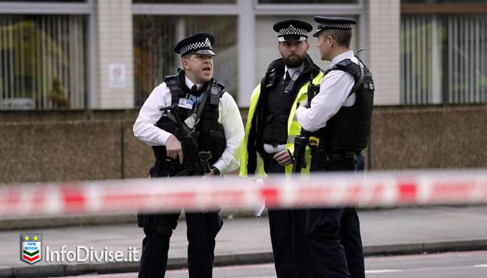 Poliziotto colpito al braccio con un machete in Gran Bretagna: esclusa per ora l’ipotesi di terrorismo