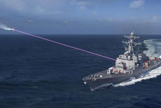 Raggi laser come in Star Wars: la Marina americana abbatte un drone in volo