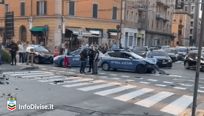 Bologna, scontro con l’auto della polizia: 7 feriti
