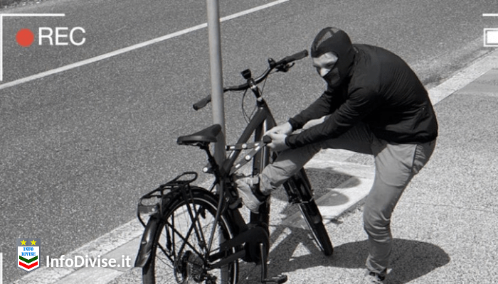 Tenta di rubare una bicicletta sotto la Questura di Firenze, ma si ritrova circondato dai Poliziotti…