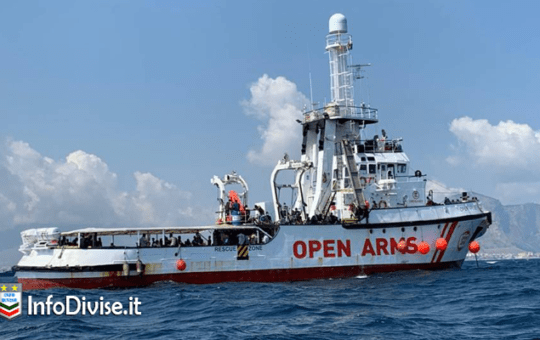 Open Arms denuncia il sommergibile della Marina Militare italiana