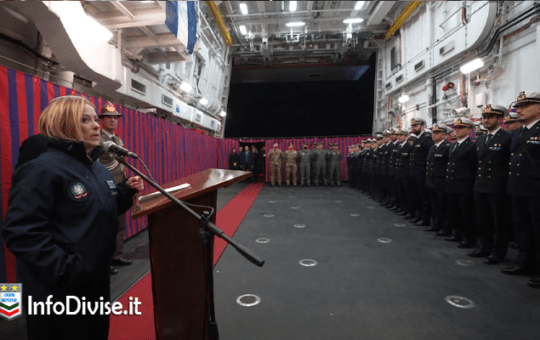 Meloni ad Algeri incontra l'equipaggio della nave Carabiniere