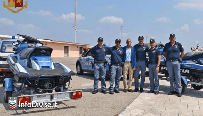 poliziotti di Lecce corsi di acquascooter