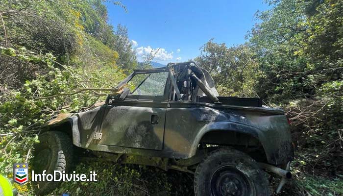 Jeep dell'Esercito italiano cade in un burrone