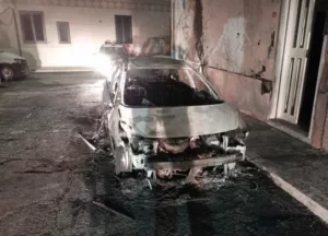 Foggia a fuoco l'auto di un ispettore polizia locale