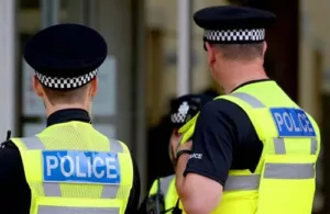 Agenti di polizia del Regno Unito protesta