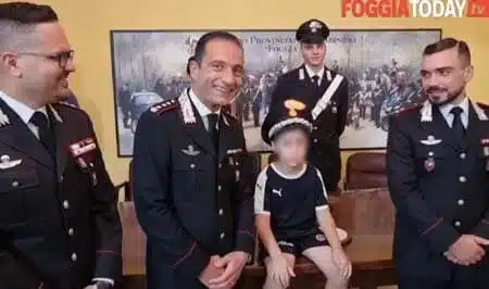 bimbo di sette anni telefona ai carabinieri