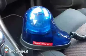 Poliziotto finto Roma