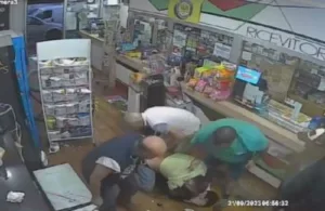 rapina bar Pompei disarmato e picchiato da clienti e dal titolare