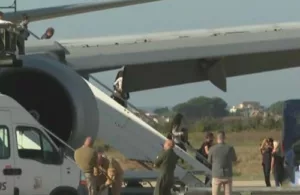 Atterrato all'aeroporto militare gli italiani rimpatriati da Israele