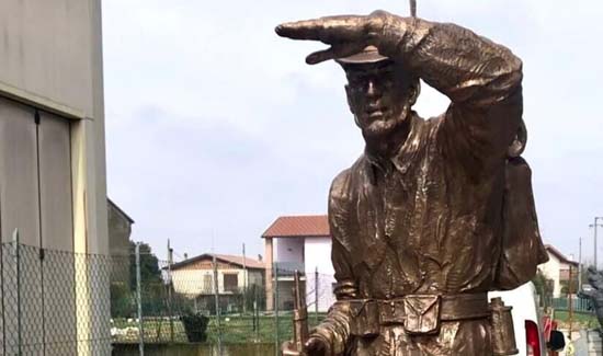 Polemica statua Alpino Padova